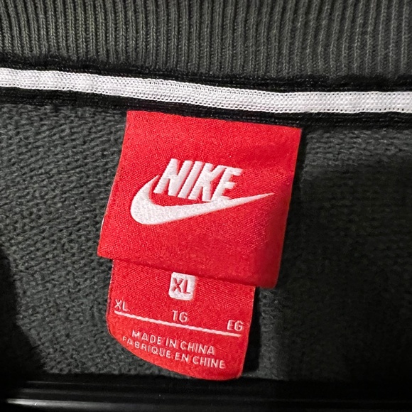 Green Nike Crewneck Sweatshirt - Picture 3 of 3